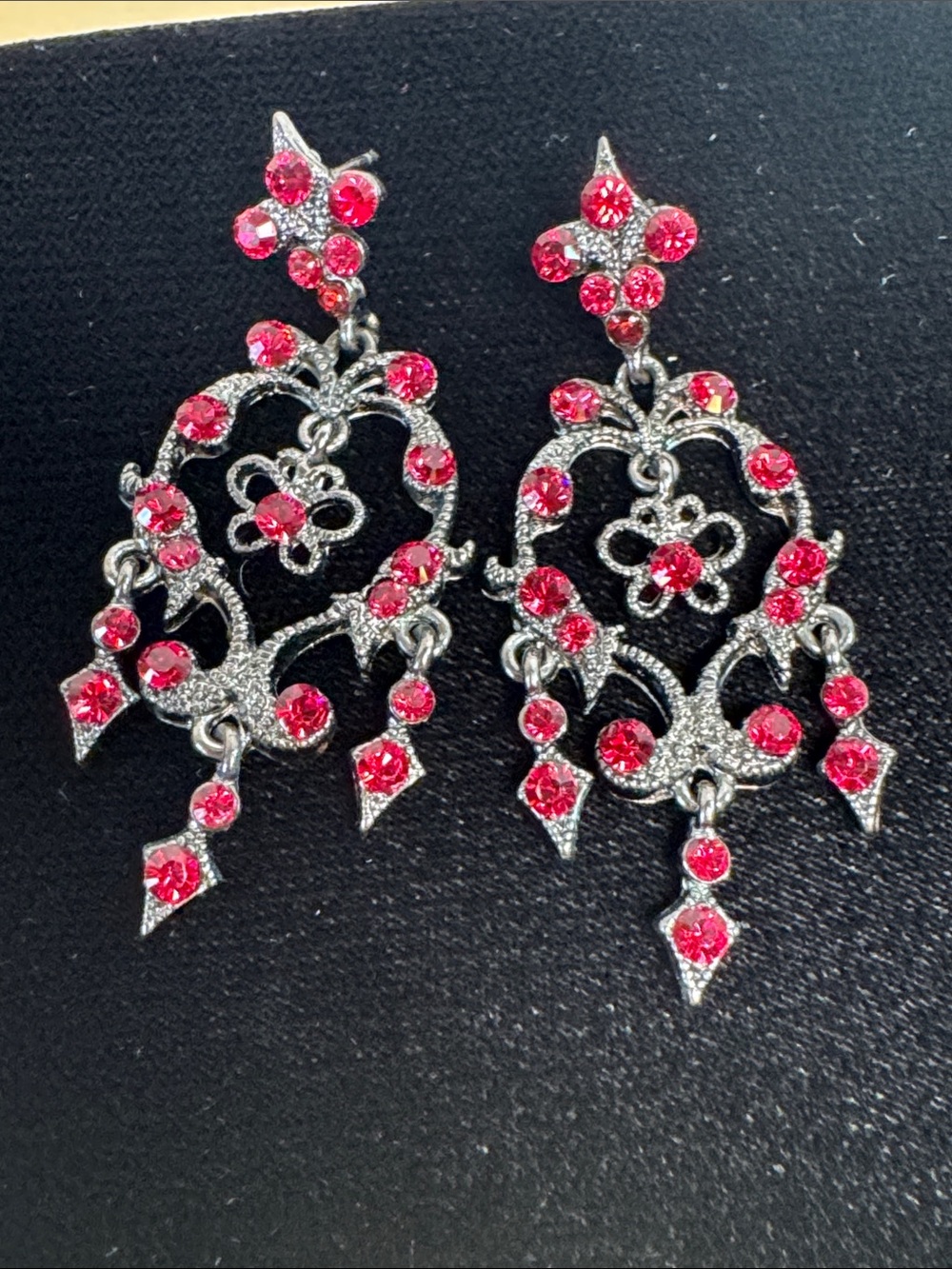 Gothic style faceted ruby rhinestone & gunmetal tone chandelier earrings